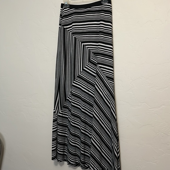 bobeau Black & White Maxi Skirt - Picture 2 of 8